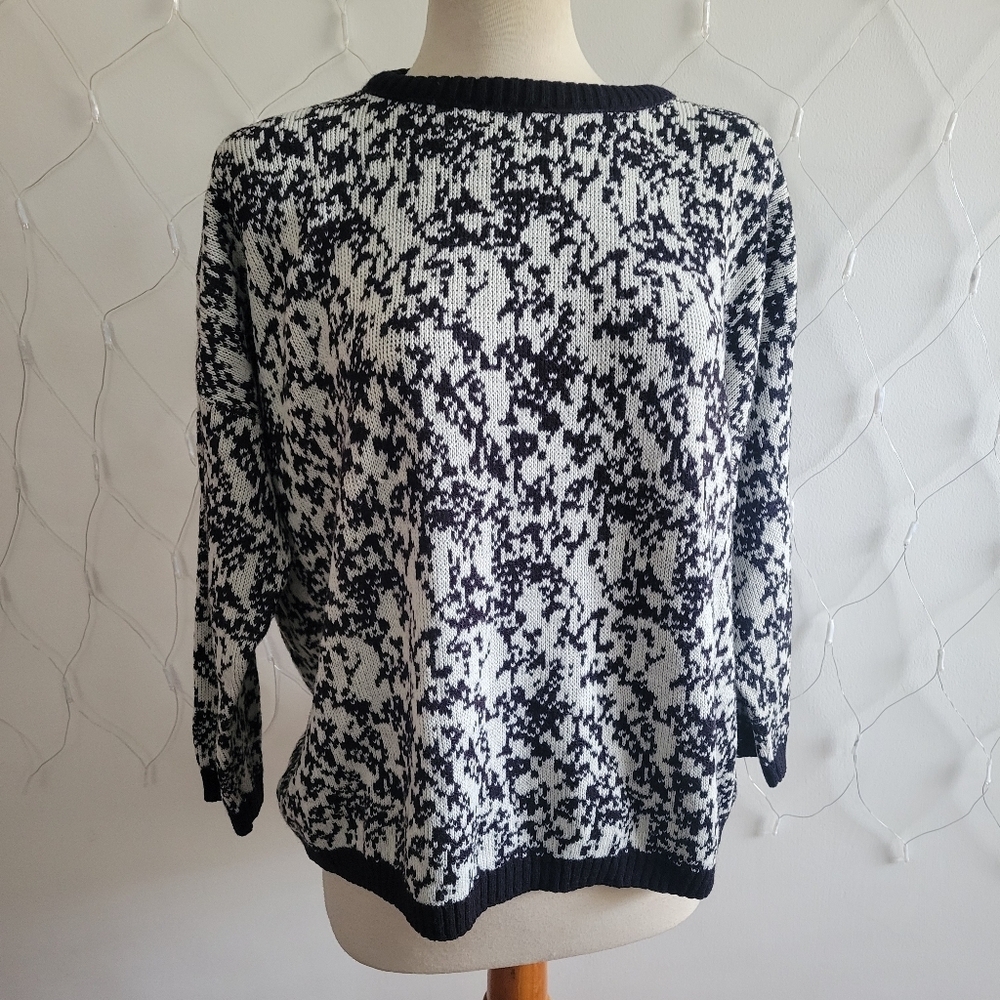 • SALE! Labeless Vintage Winter Sweater  • Monochrome• Cropped • Sz Lrg